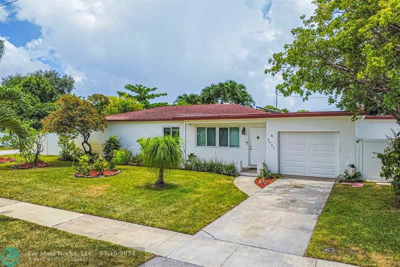 Property Photo:  2001 SW 67th Ln  FL 33023 