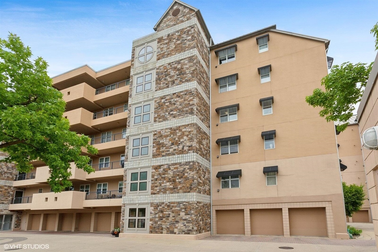 Property Photo:  