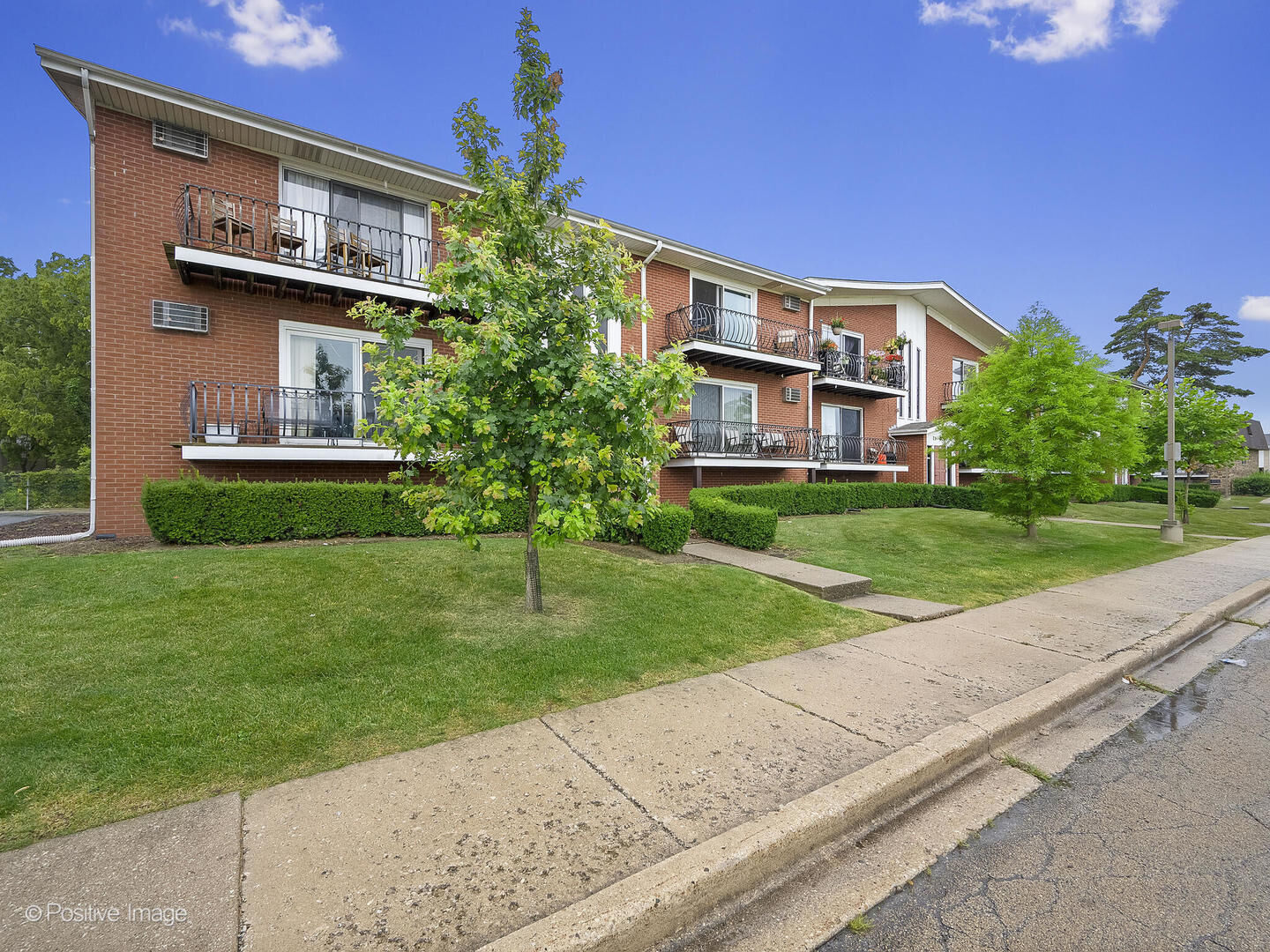 Property Photo:  25 Willow Way 2W  IL 60559 