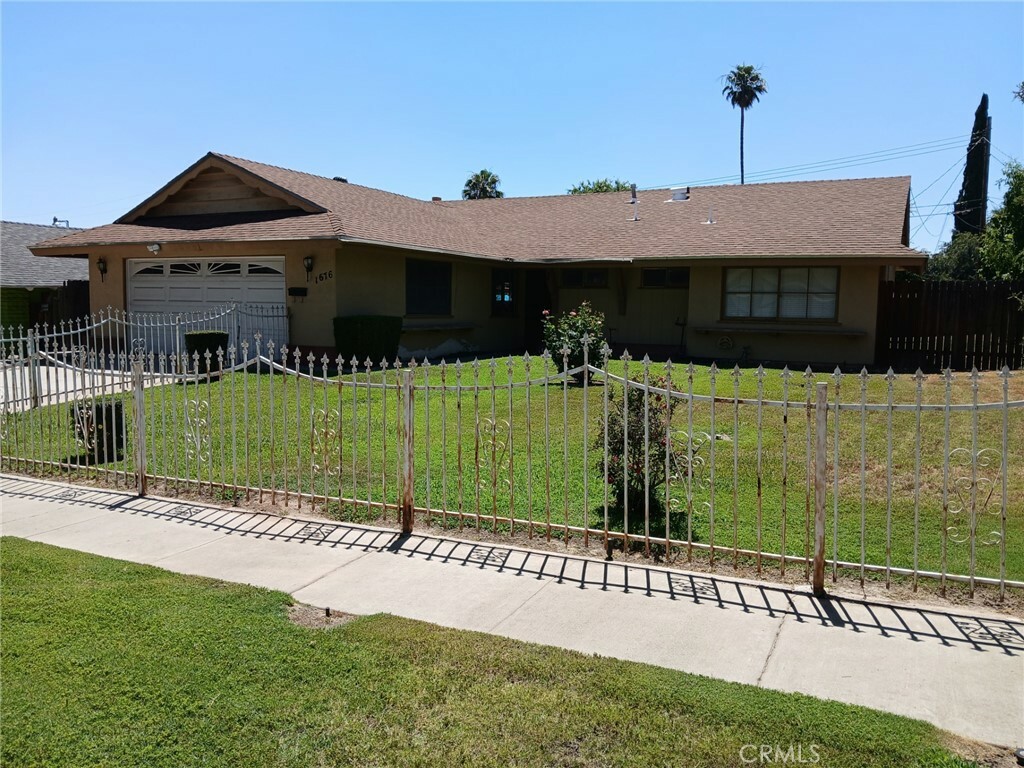 1676 Dumbarton Avenue  San Bernardino CA 92404 photo