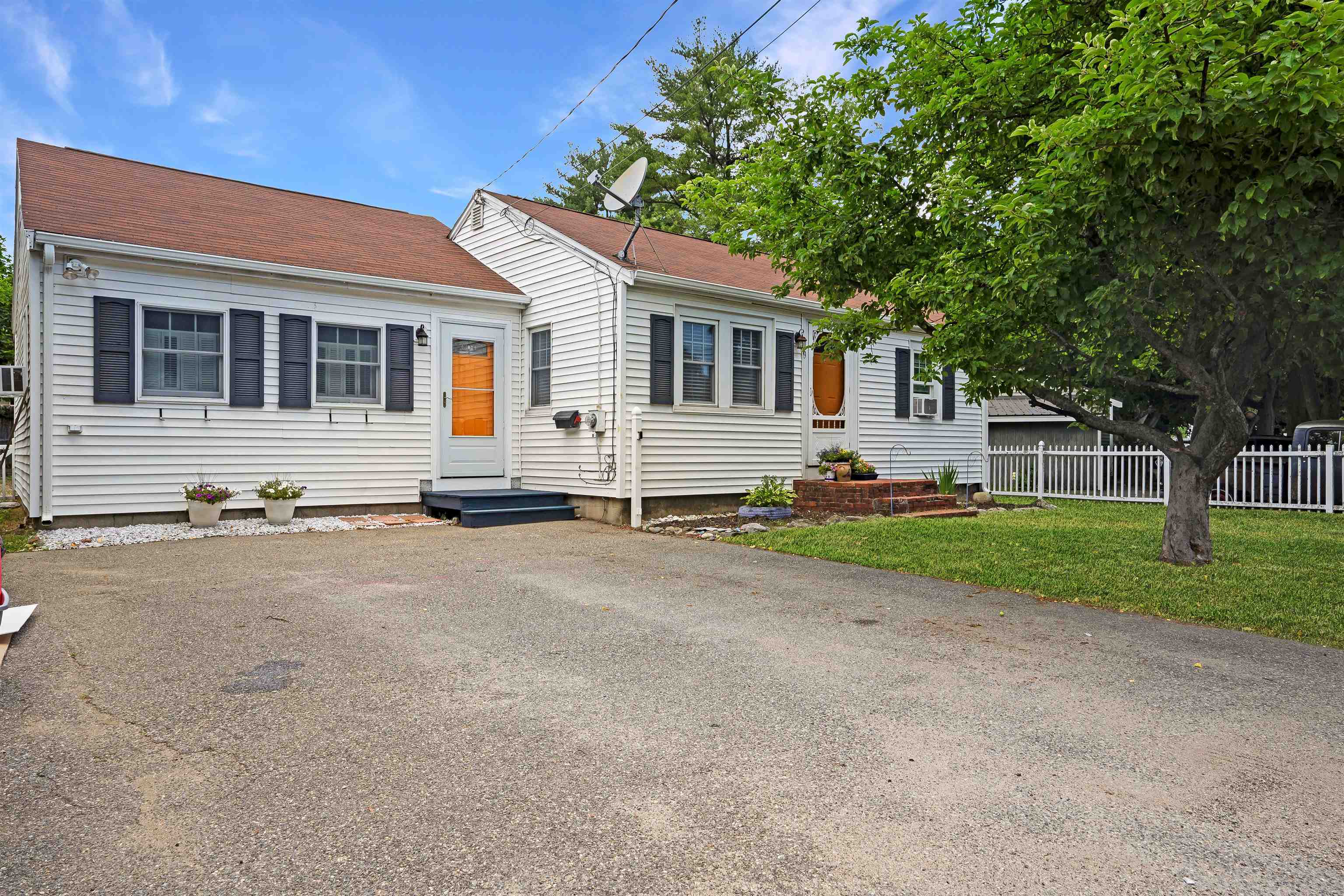 Property Photo:  19 Hackett Lane  NH 03842 