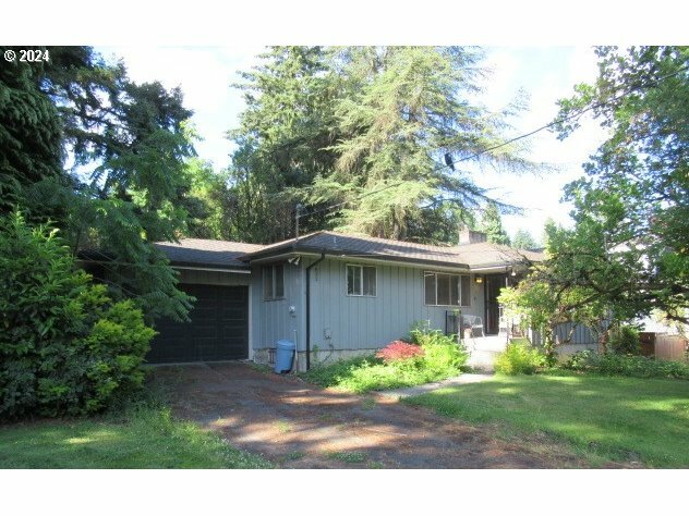 4832 NE Simpson St  Portland OR 97218 photo
