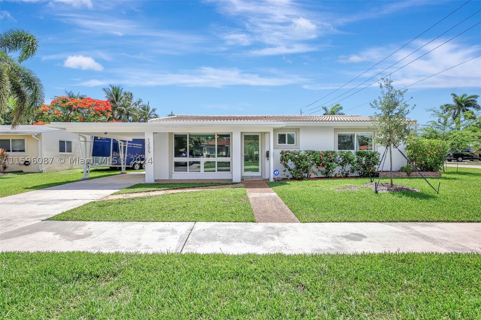 Property Photo: 1205 N 15 Ave FL 33020