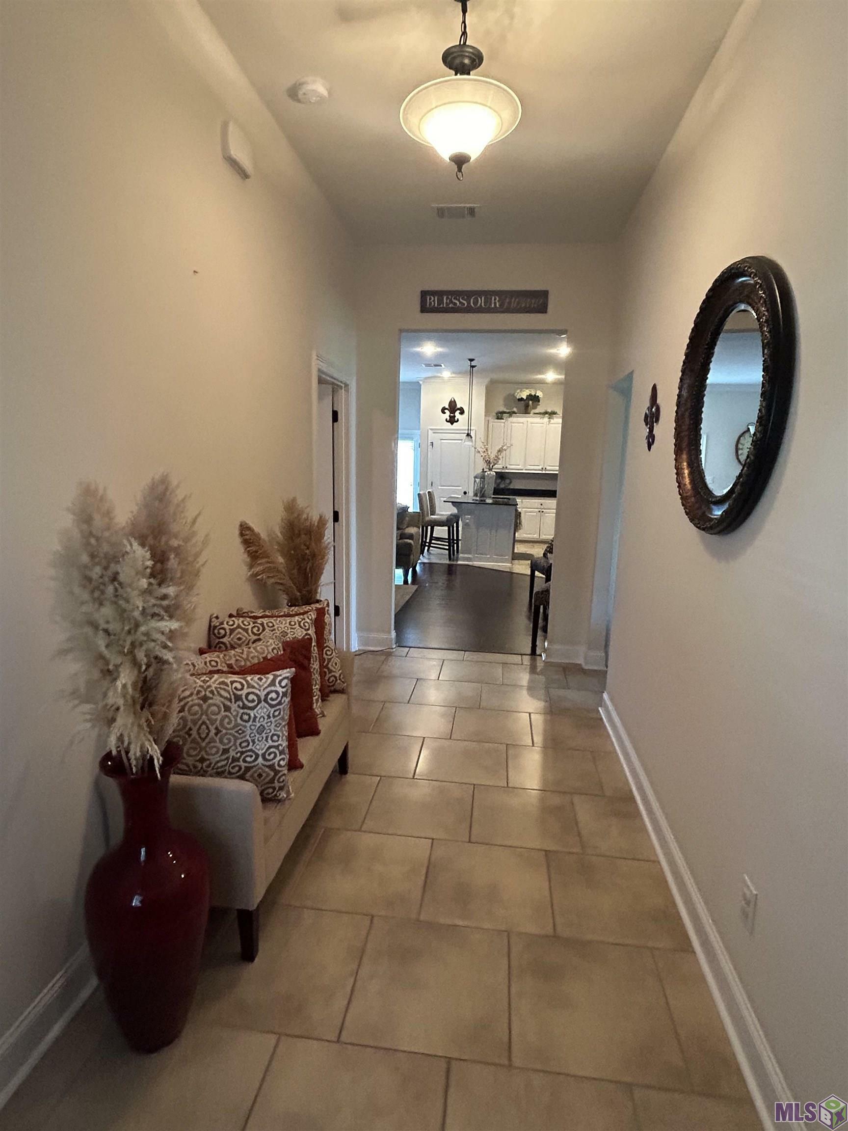 Property Photo:  628 S Calvin Ave  LA 70737 