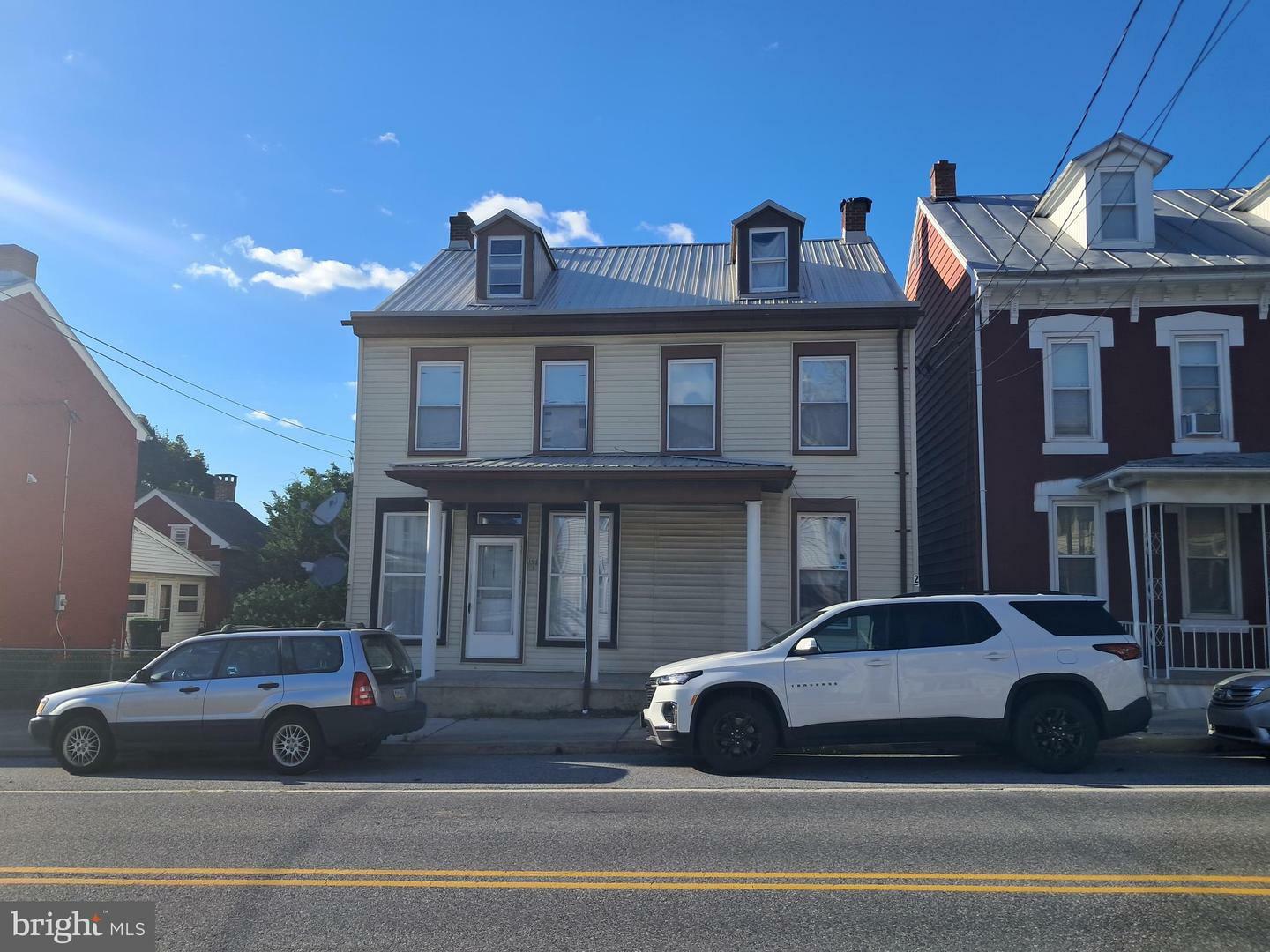 Property Photo:  137 W Market Street  PA 17038 