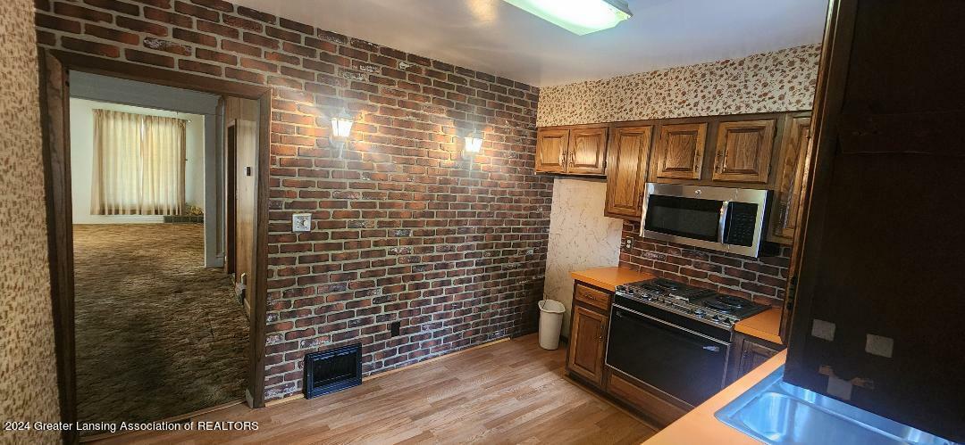 Property Photo:  812 Seymour Avenue  MI 48906 