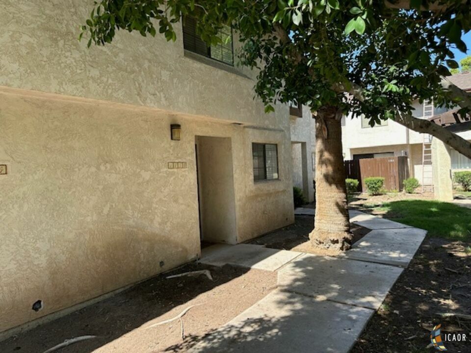 Property Photo:  1156  S 8th St  CA 92243 