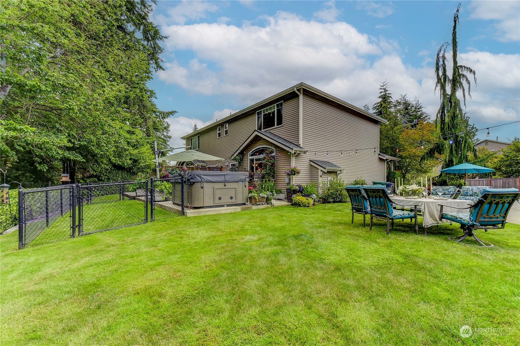 Property Photo:  4010 Shelby Road 1, 2  WA 98087 