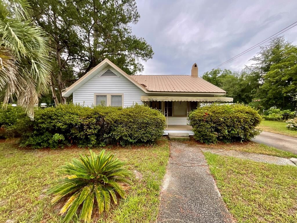 Property Photo:  203 Collins Ave  GA 31601 