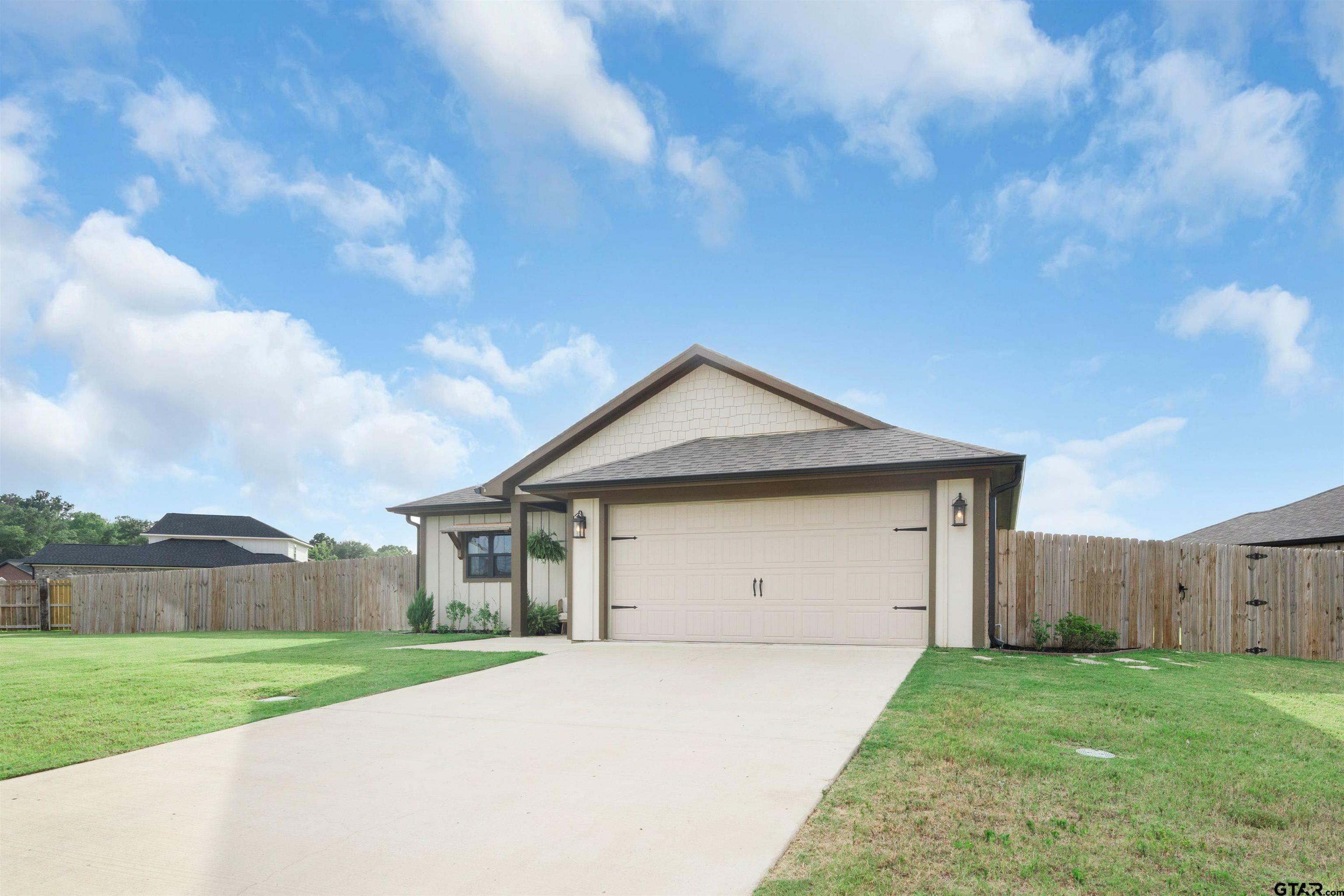 Property Photo:  17011 Crossing Circle  TX 75771 