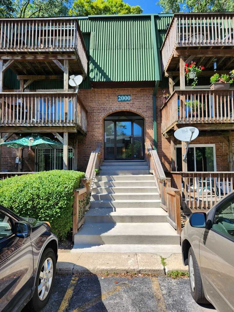 Property Photo: 2000 Tall Oaks Drive 3A IL 60505