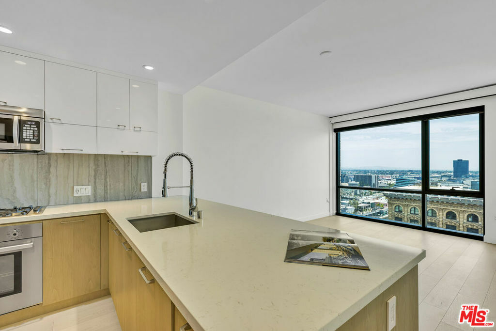 Property Photo:  400 S Broadway 1901  CA 90013 