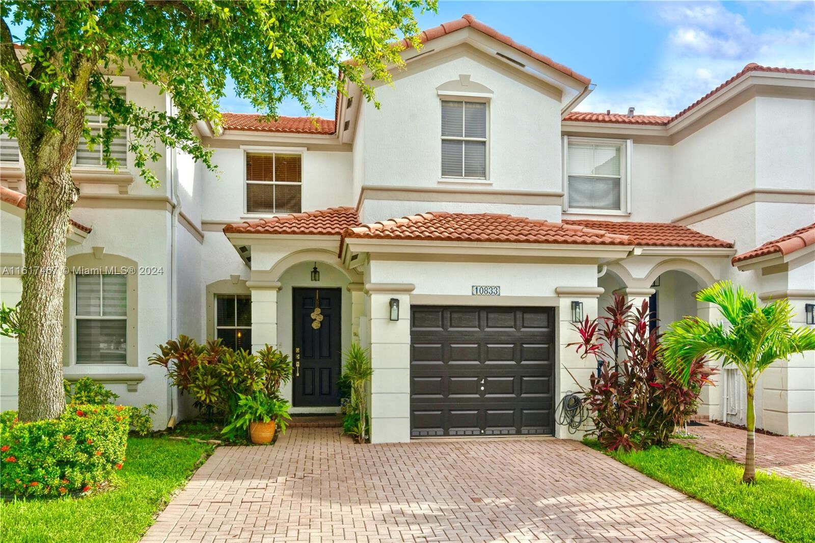 Property Photo: 10833 NW 81st Ln 10833 FL 33178