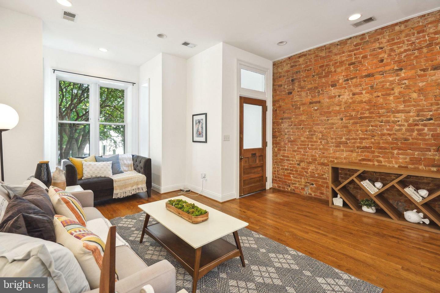 Property Photo:  77 U Street NW Upper  DC 20001 