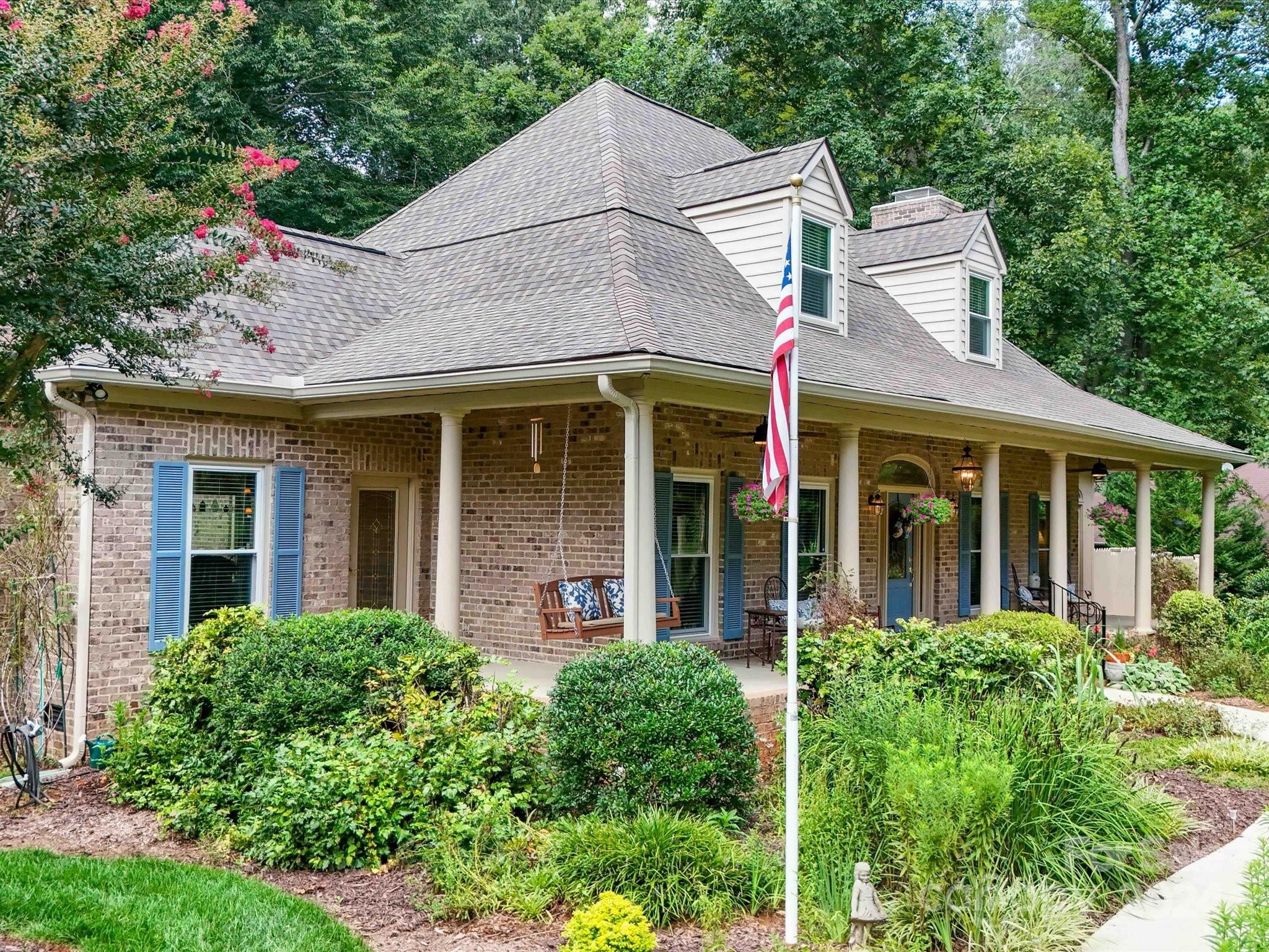 Property Photo:  7118 Forest Ridge Road  NC 28104 