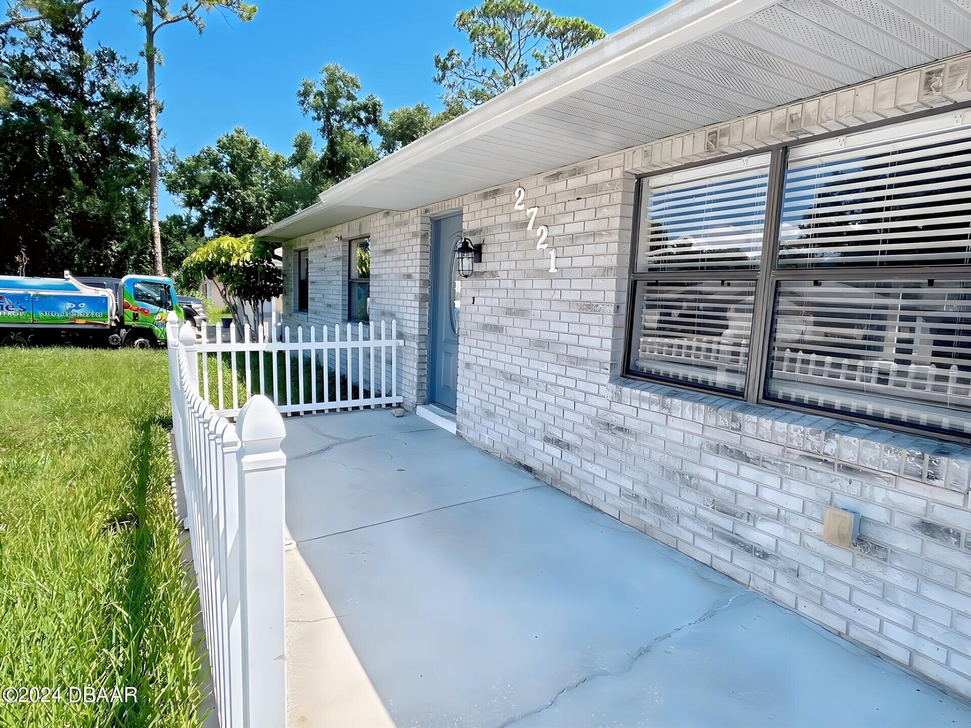 Property Photo: 2721 Tamarind Drive FL 32141
