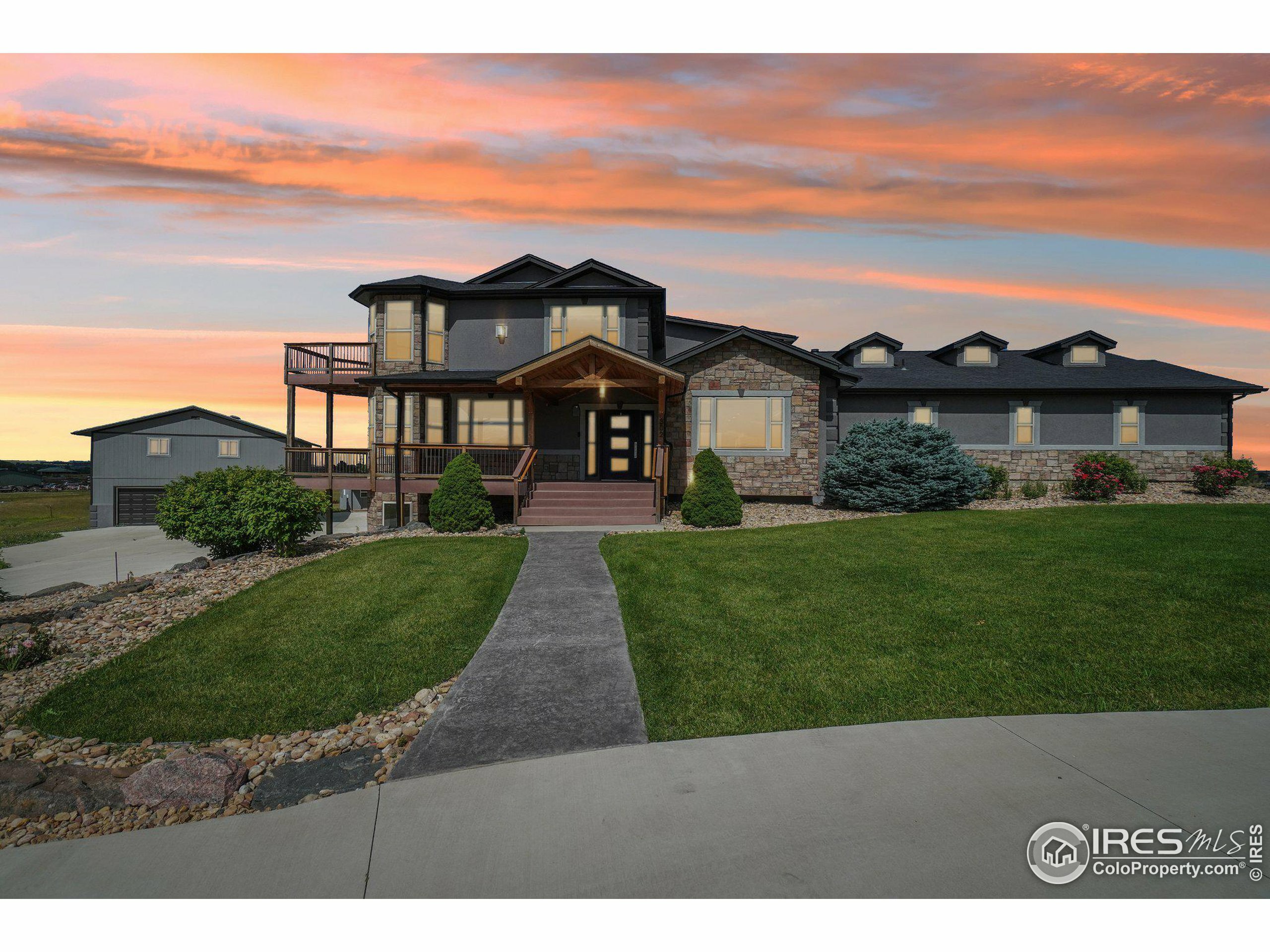 Property Photo:  302 Dove Ln  CO 80513 