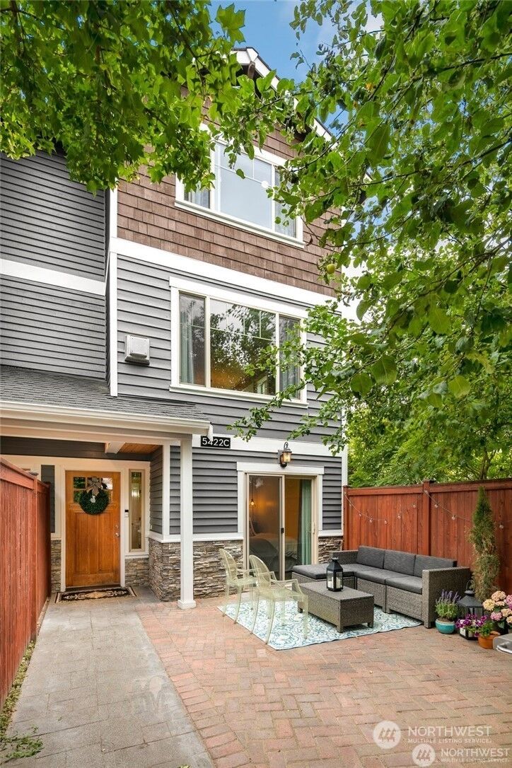 Property Photo: 5422 Fauntleroy Way SW C WA 98136