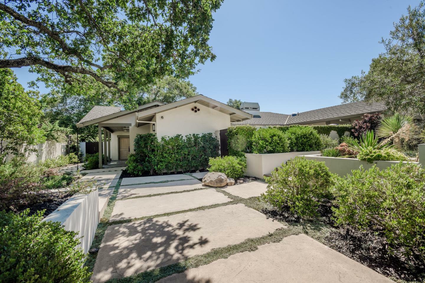 Property Photo:  823 La Mesa Drive  CA 94028 