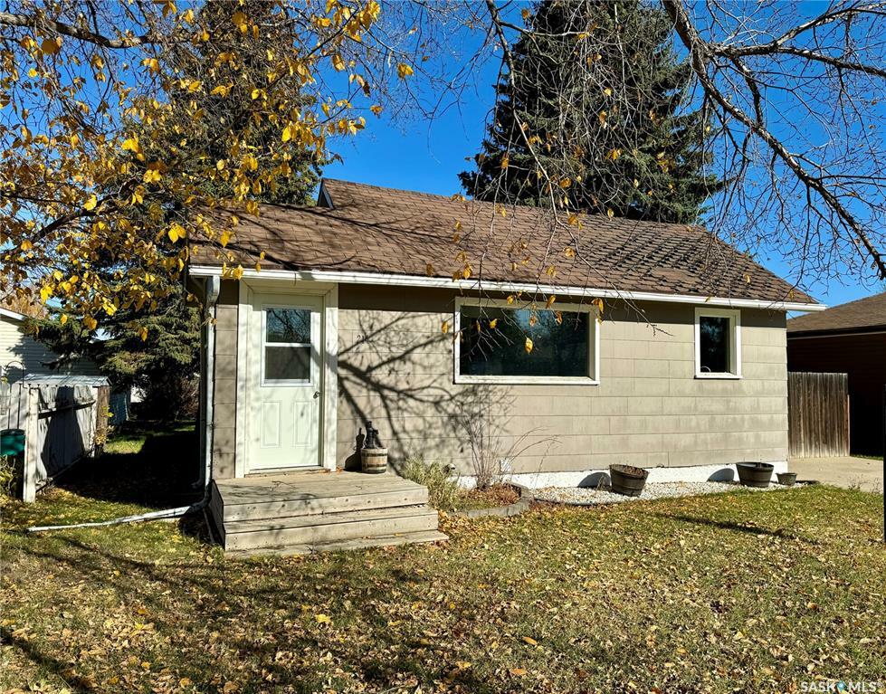 Property Photo:  214 3rd Avenue W  SK S0K 4T0 