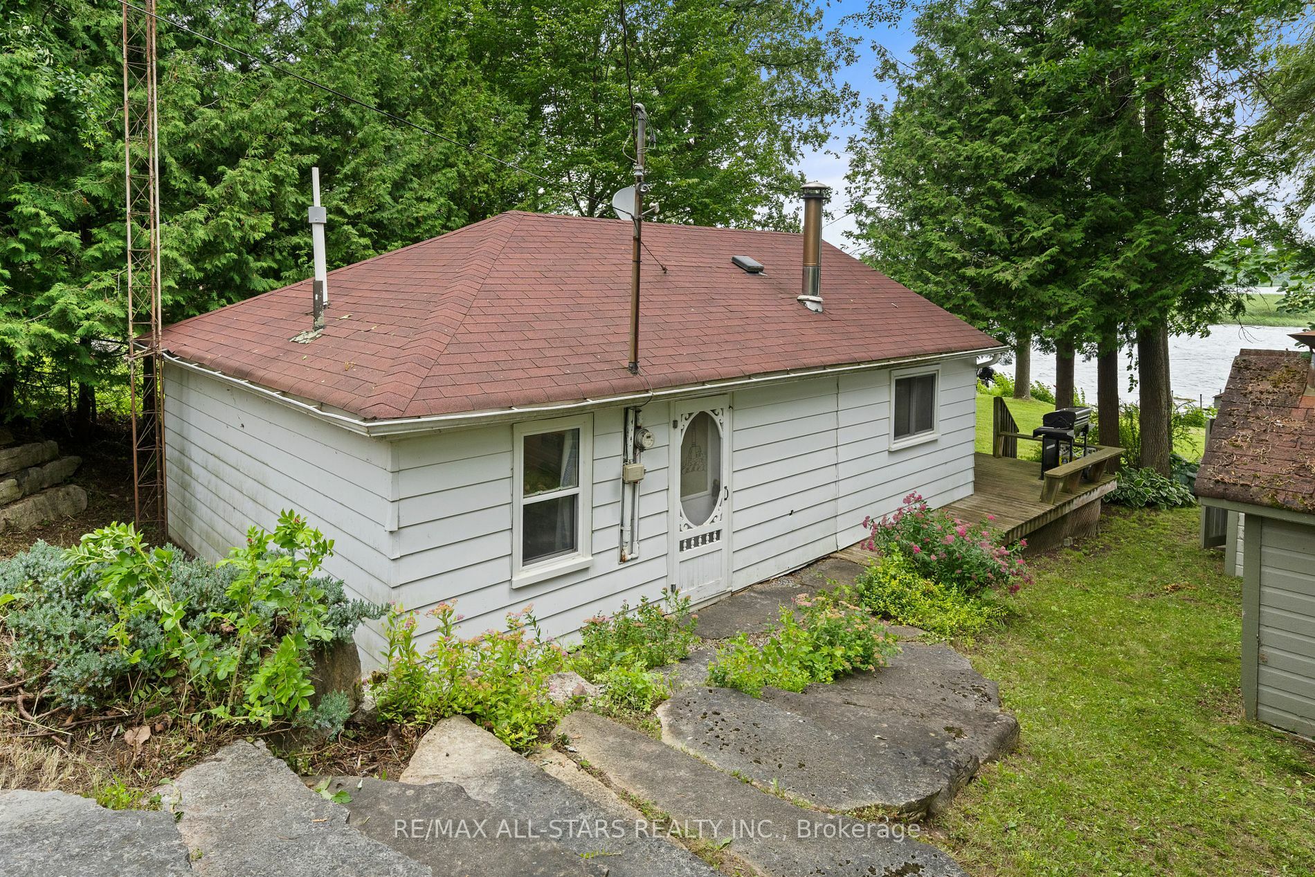 1861 Young'S Point Rd  Smith-Ennismore-Lakefield ON K0L 2H0 photo