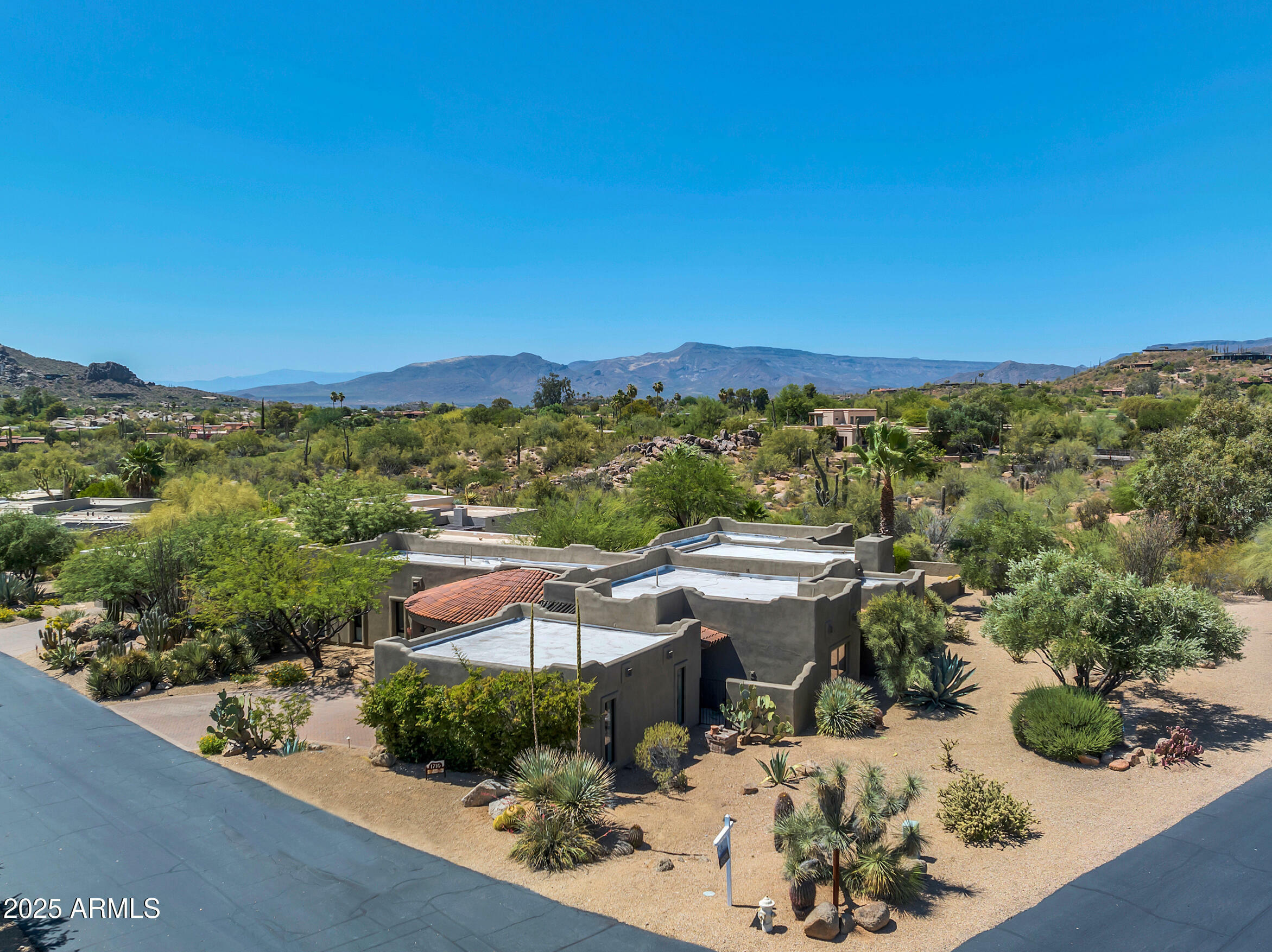 Property Photo: 1710 E Staghorn Lane AZ 85377