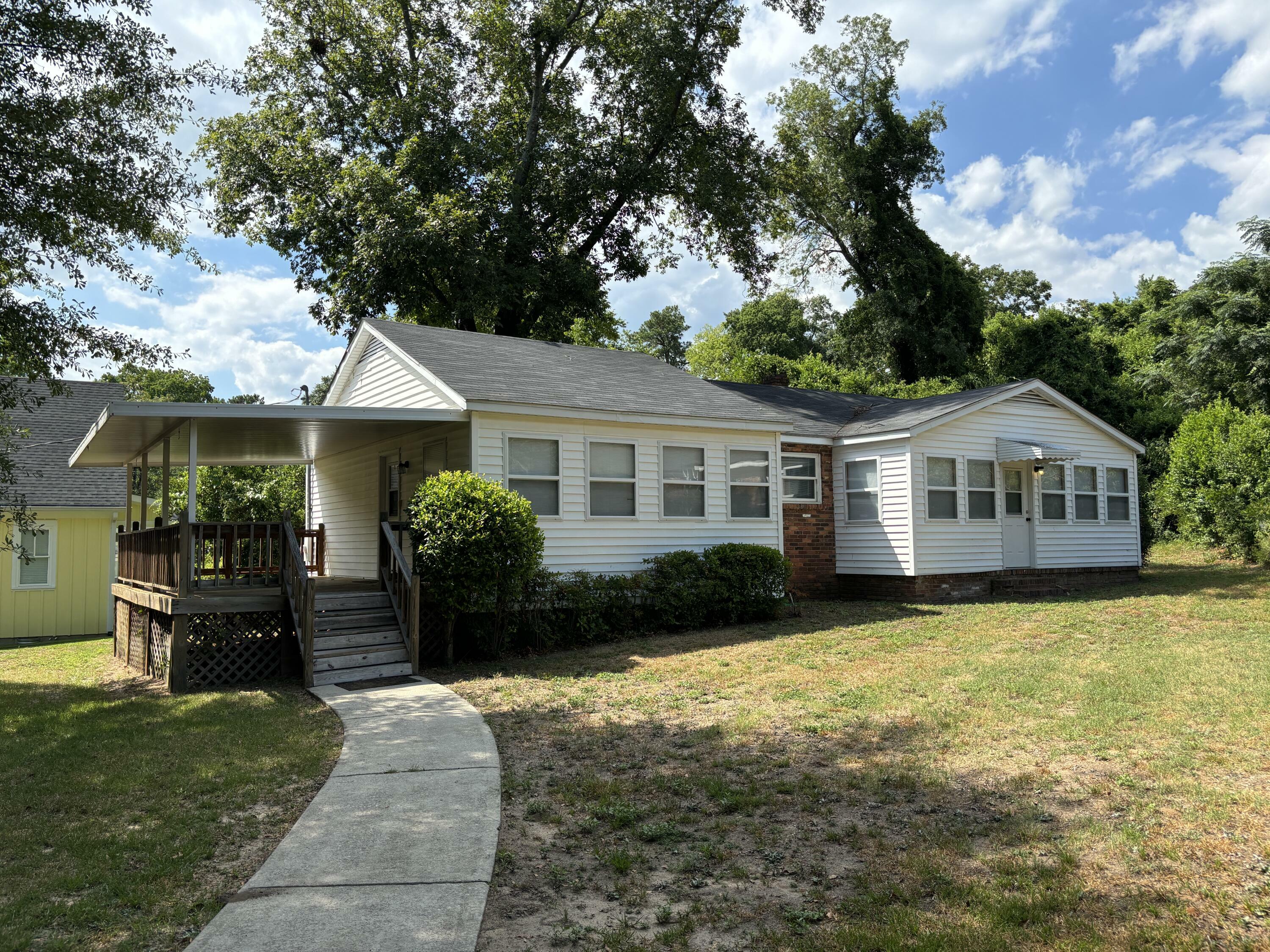 Property Photo:  409 W W Woodlawn Ave Avenue  SC 29841 