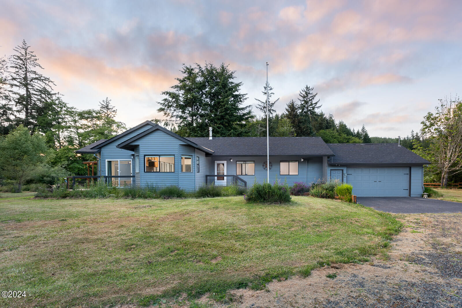 Property Photo: 2163 S Drift Creek Road OR 97367