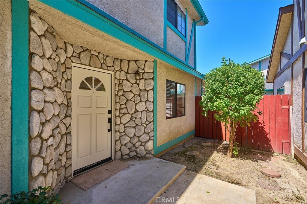 Property Photo:  18424 Keswick Street 9  CA 91335 