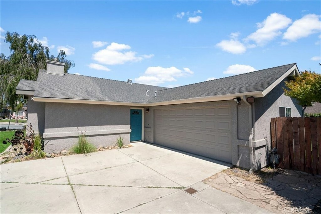 Property Photo:  815 Chata Street  CA 93444 