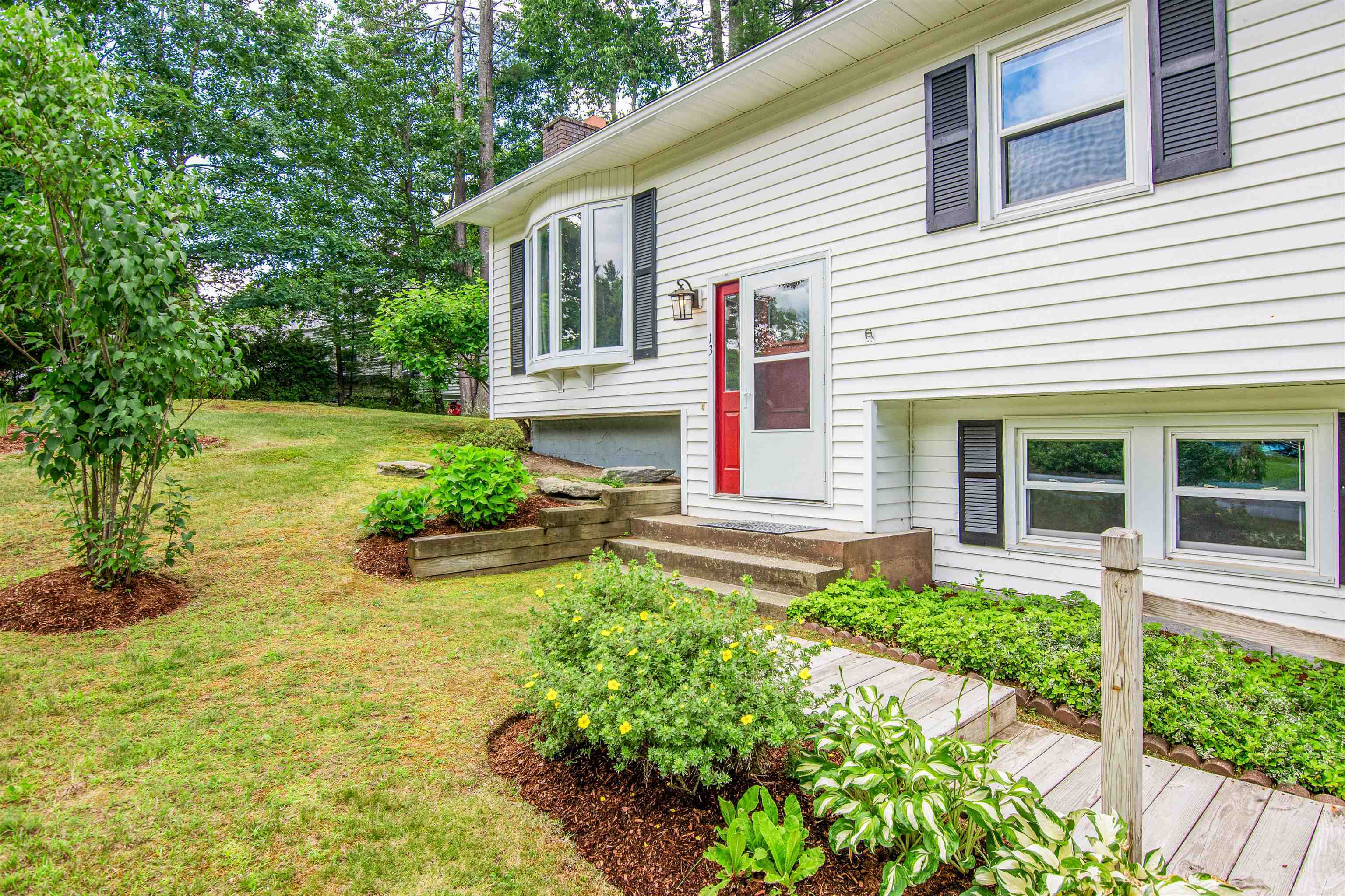 Property Photo:  13 Oakwood Lane  VT 05452 