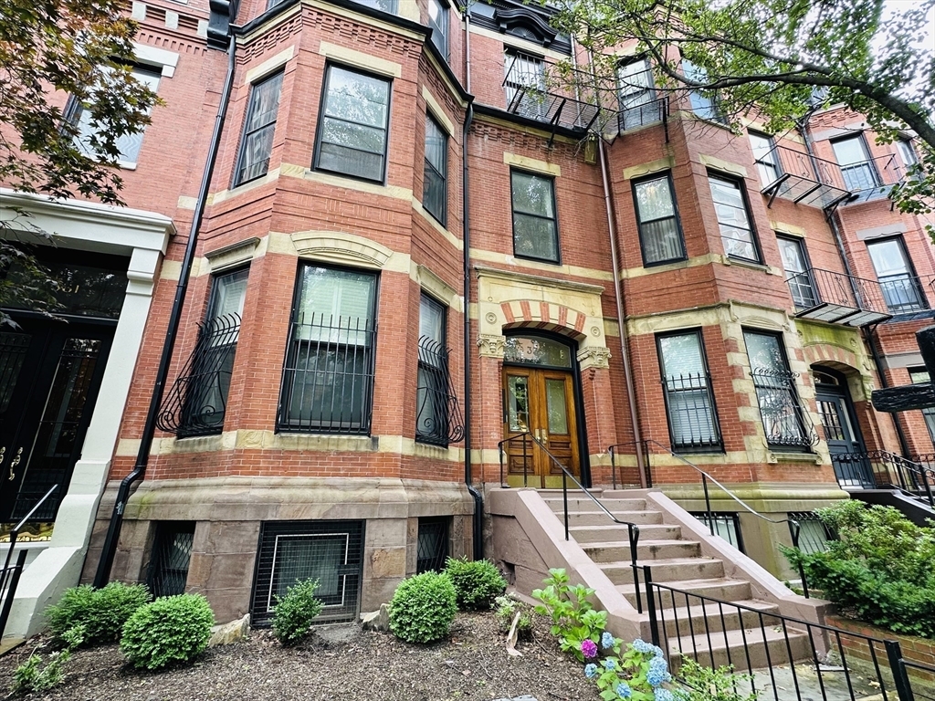 Property Photo:  333 Beacon St 3  MA 02116 