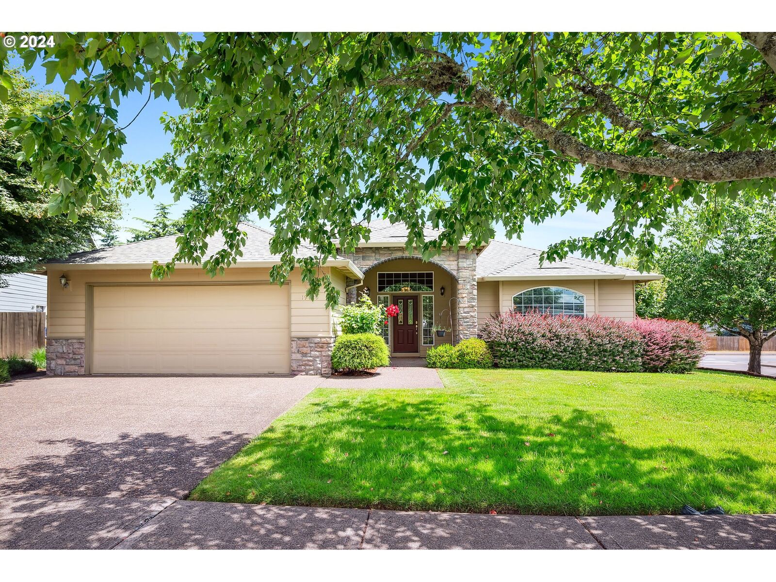 Property Photo:  19725 Nevin Ct  OR 97045 