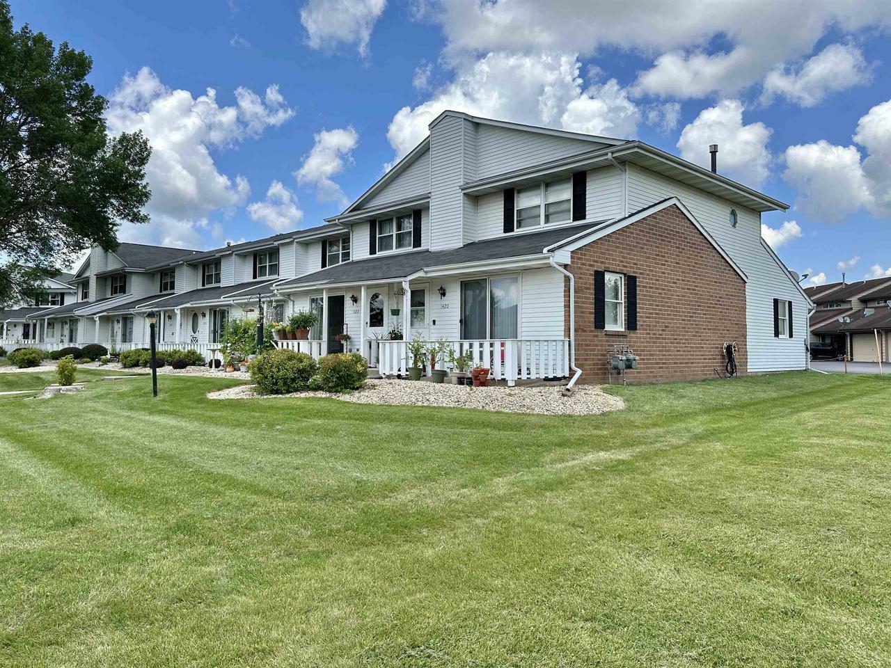 Property Photo:  1422 Canyon Drive  WI 53546 