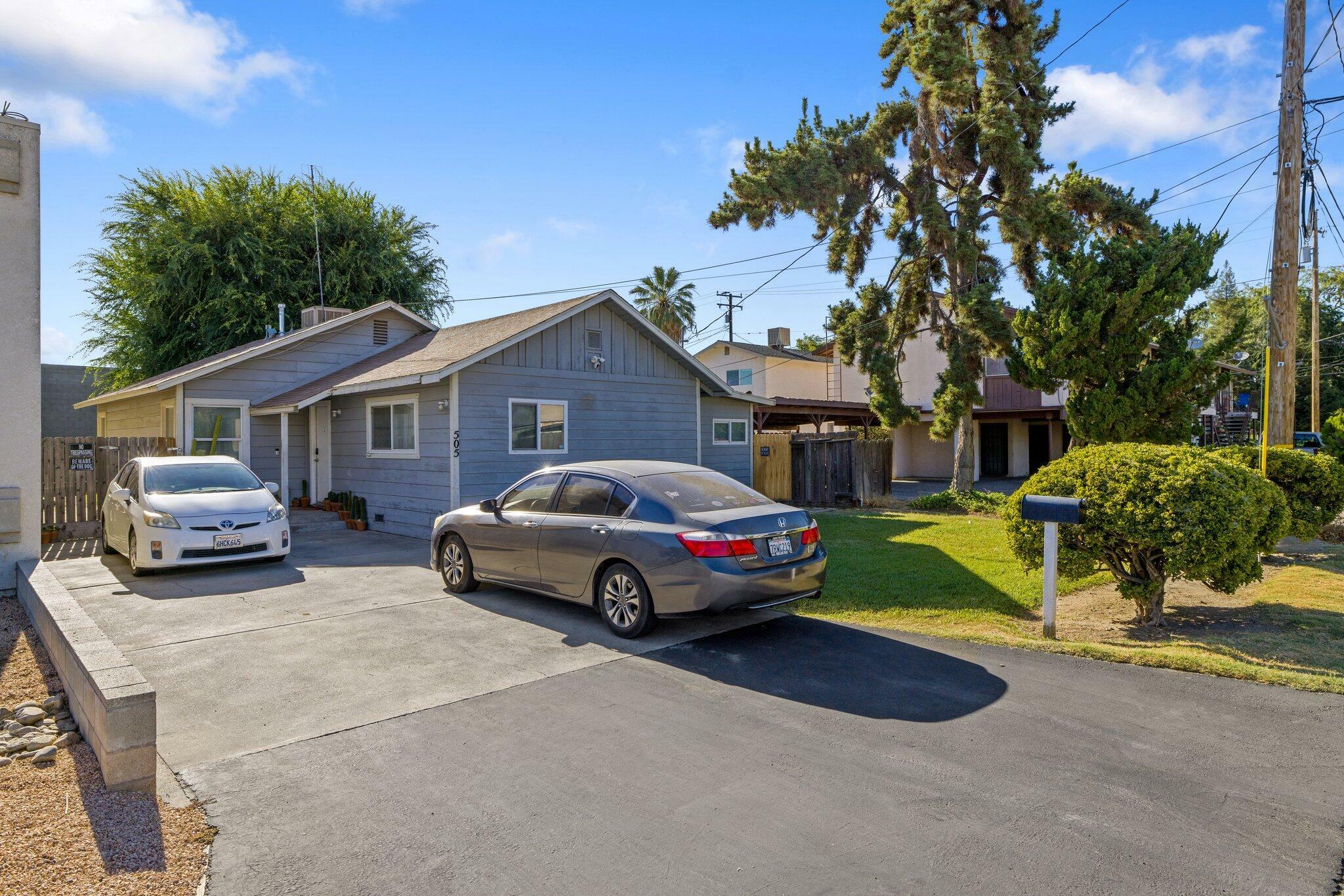 Property Photo:  505 N Dudley Street  CA 93291 