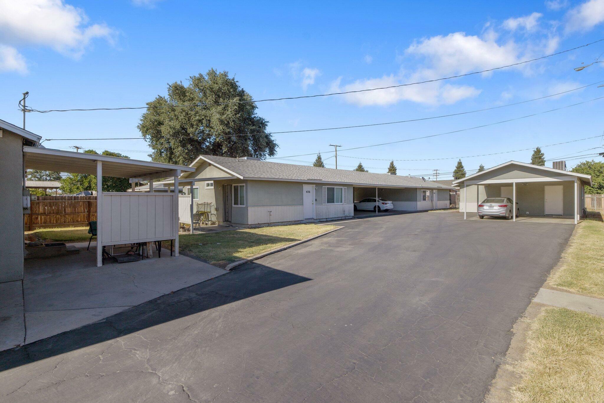 Property Photo:  420 N Hall Street  CA 93291 