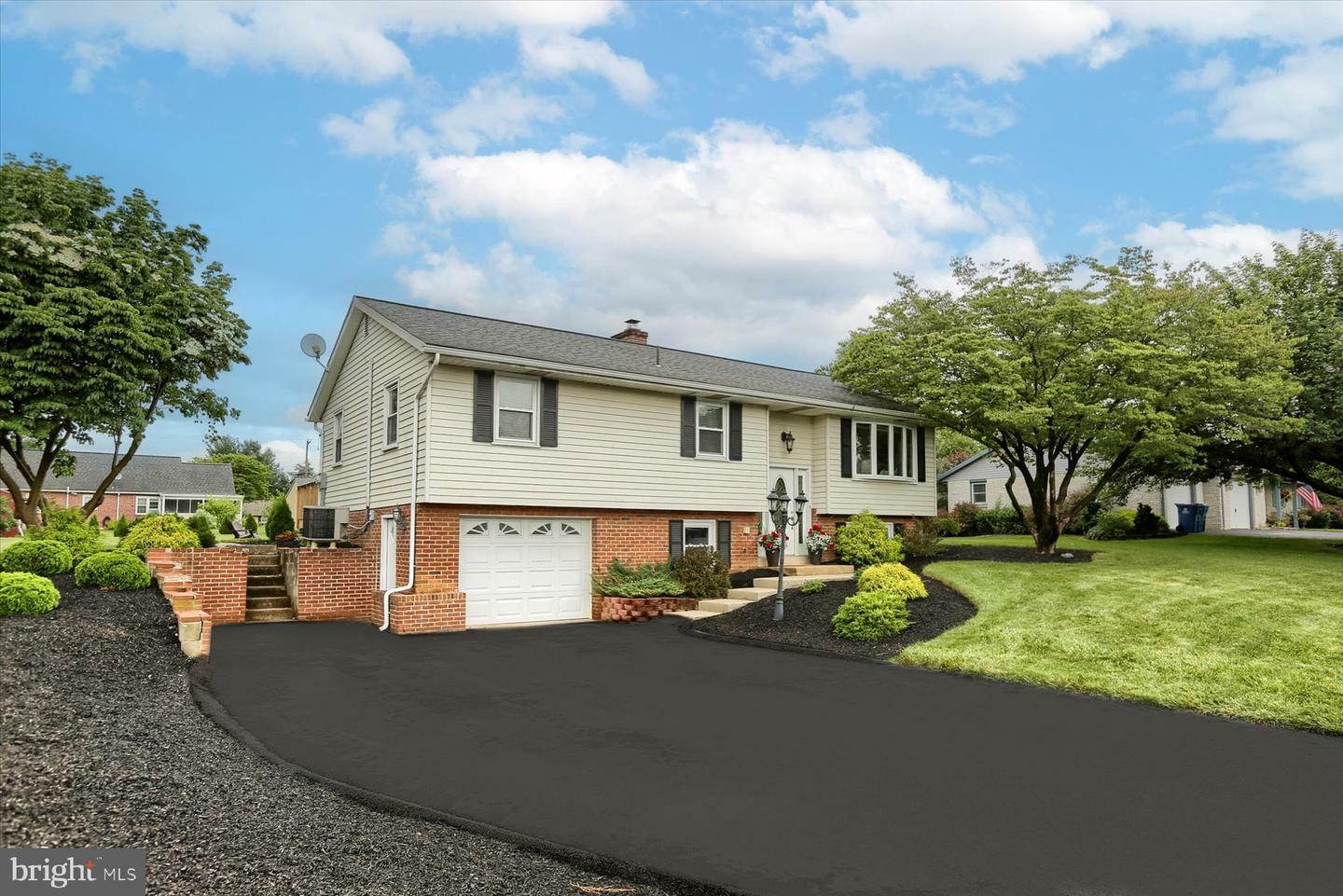 Property Photo:  1824 Rhoda Avenue  PA 17552 