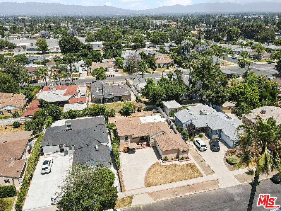 Property Photo:  19001   Bessemer St  CA 91335 