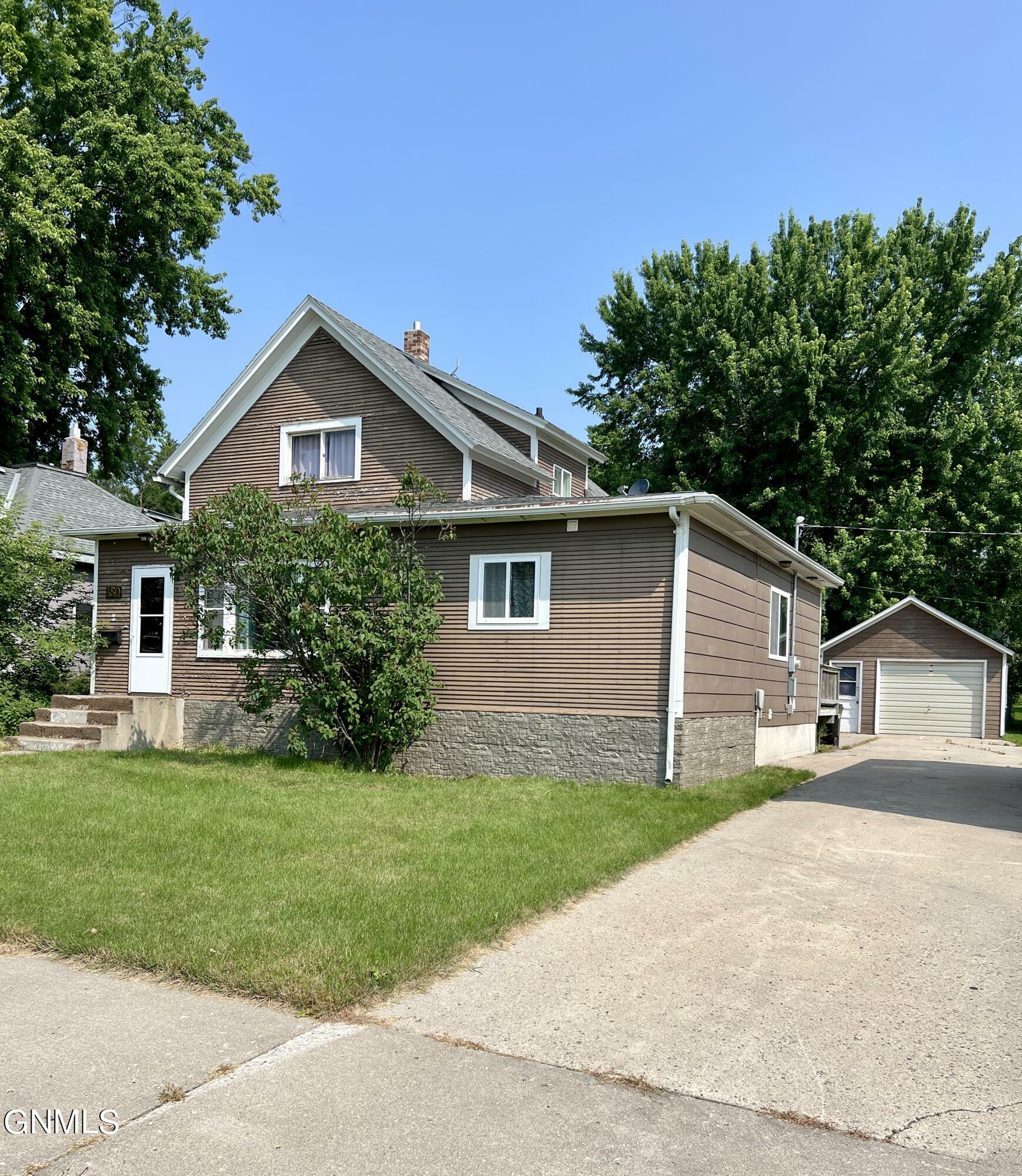 Property Photo:  450 7th Street NW  ND 58072 