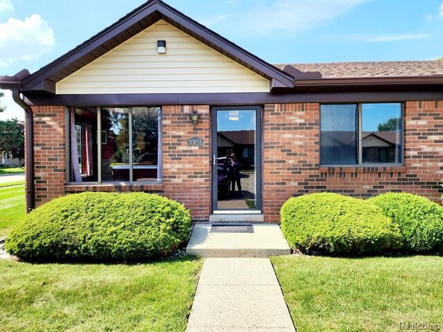 Property Photo:  30618 Quinkert Street  MI 48066 