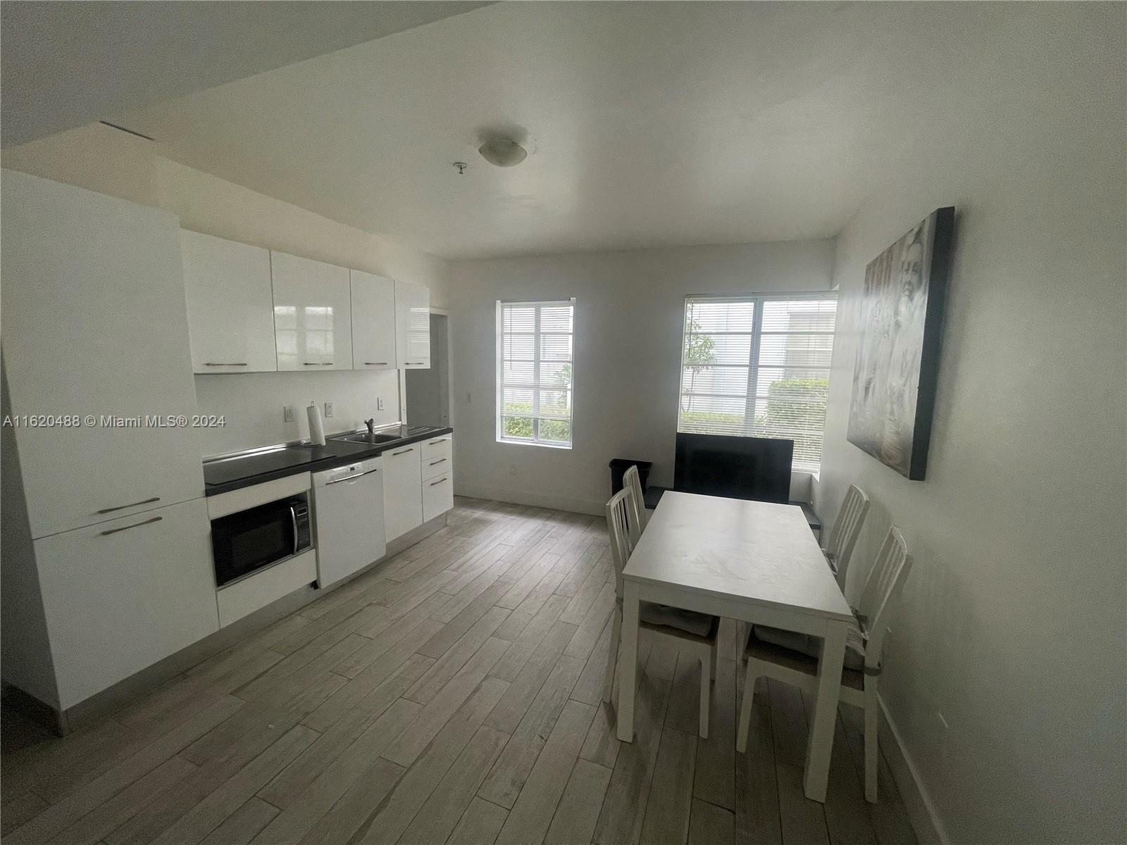 Property Photo:  811 Jefferson Ave 104  FL 33139 