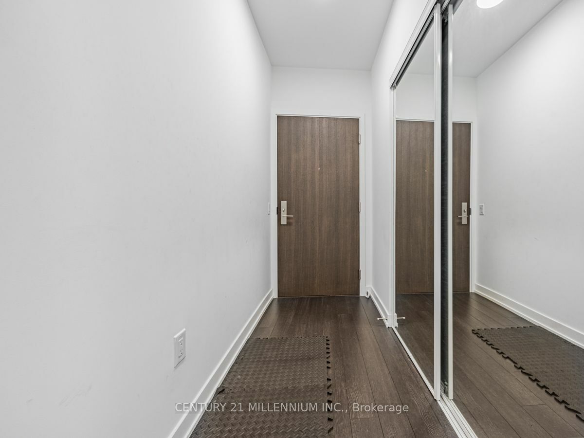 Property Photo:  39 Roehampton Ave 1203  ON M4P 1P9 