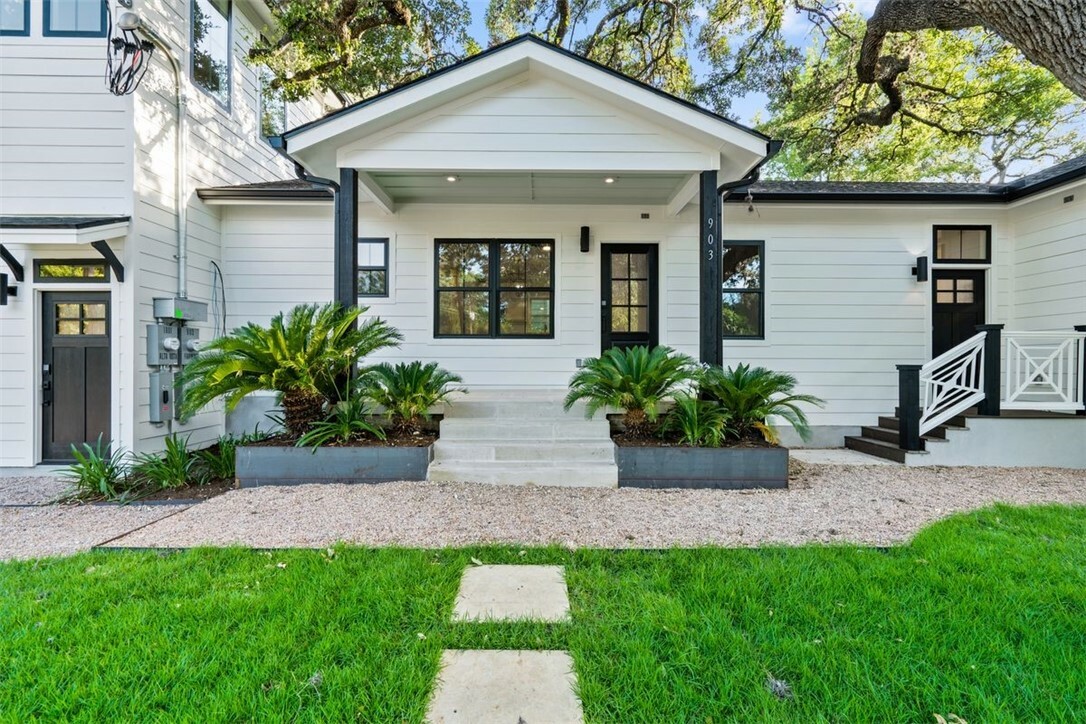 Property Photo:  1801 Alta Vista Avenue B  TX 78704 