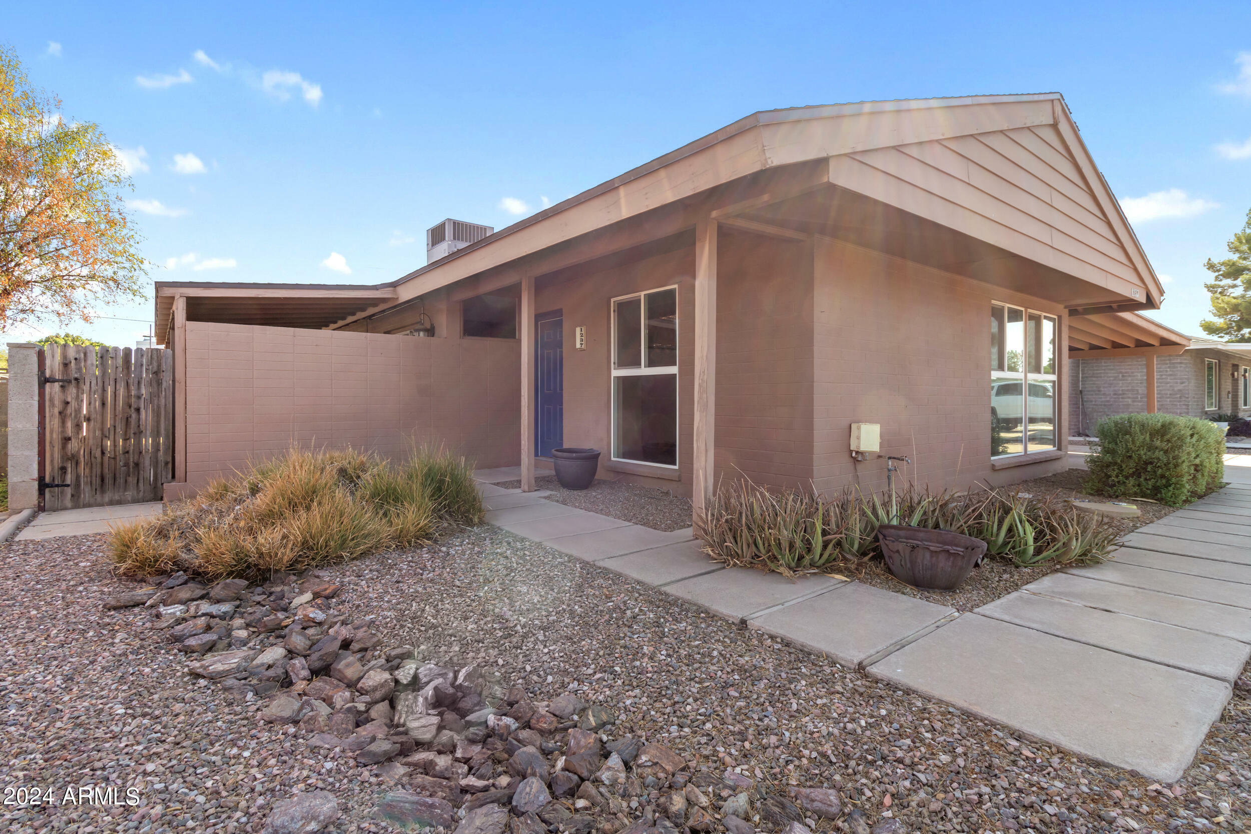 Property Photo:  1237 E La Jolla Drive  AZ 85282 