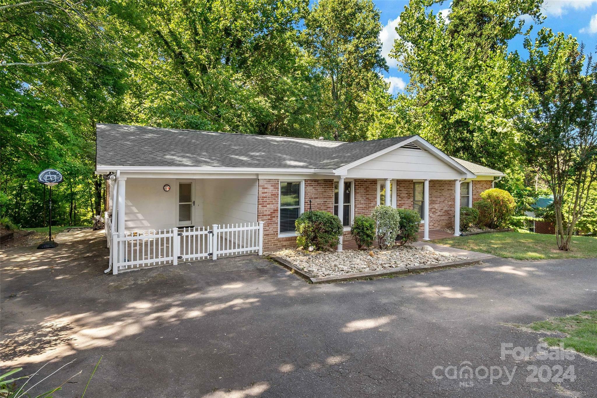 Property Photo:  32 Lonesome Pine Drive  NC 28761 