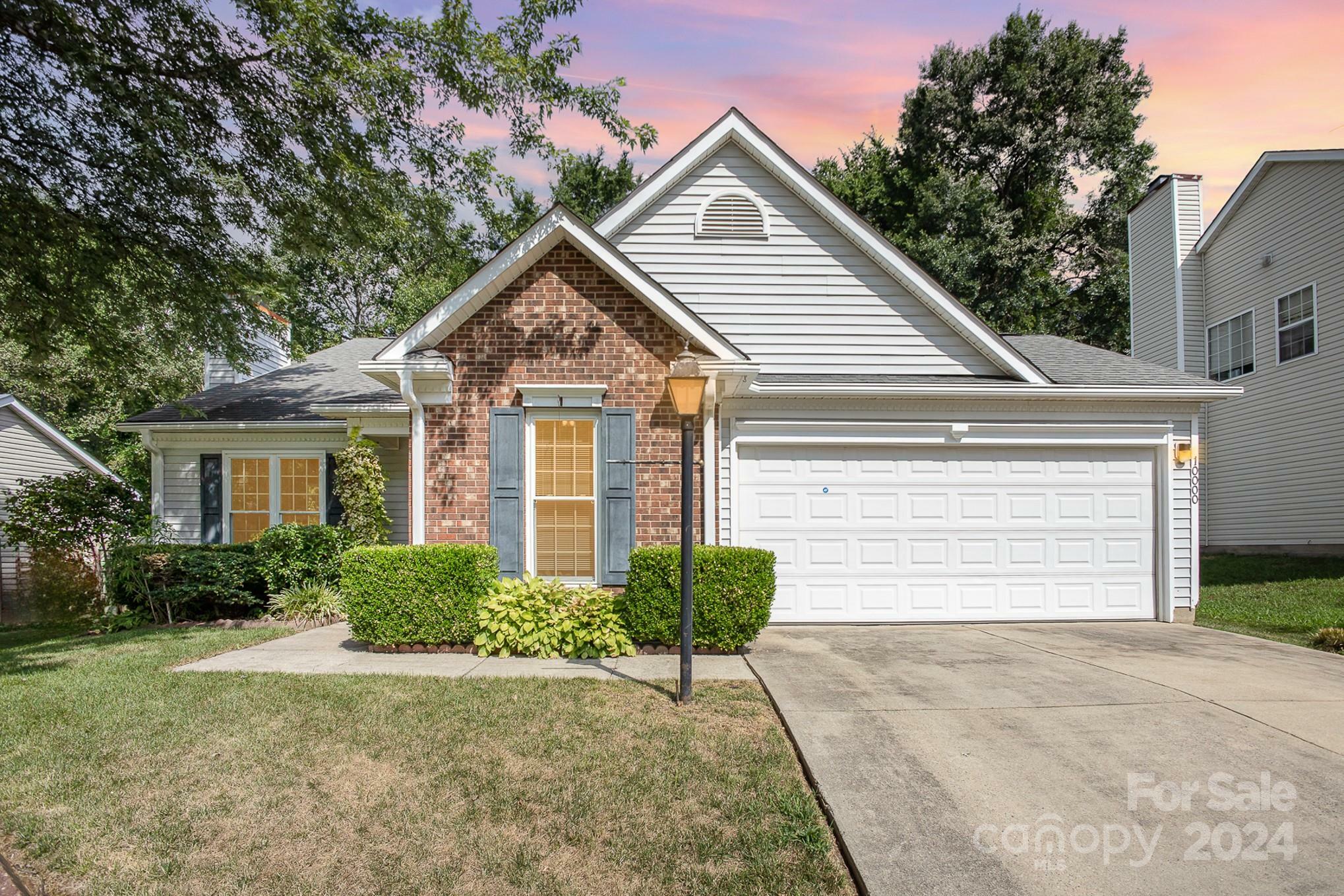 Property Photo: 10000 Northwoods Forest Drive NC 28214