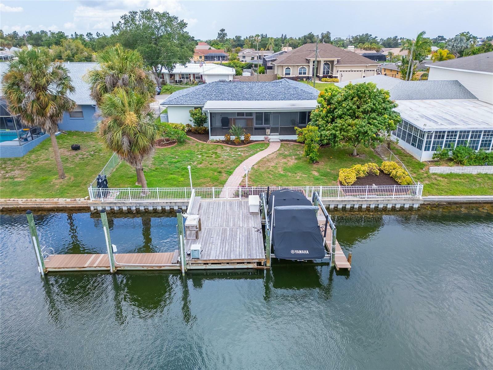 Property Photo:  721 Kingston Court  FL 33572 