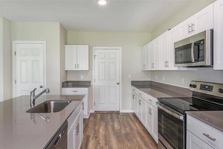 Property Photo:  11351 Brook Edge Avenue  FL 33569 