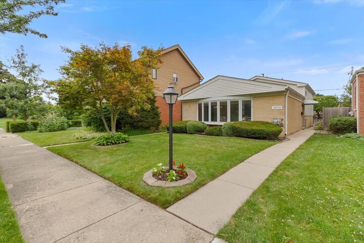 5636 Carol Avenue  Morton Grove IL 60053 photo