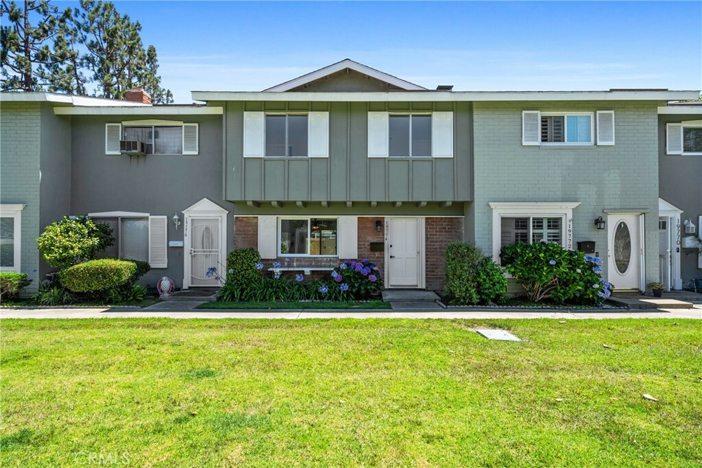 Property Photo:  19774 Kingswood Lane  CA 92646 